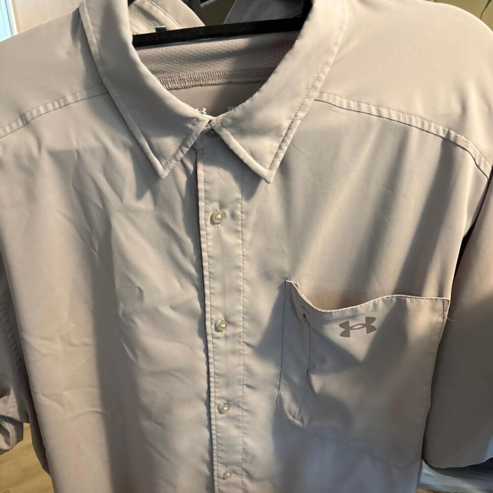 Under Armour Shirt Men XXL Beige Button Up Fitted Fishing Hiking Outdoor Logo